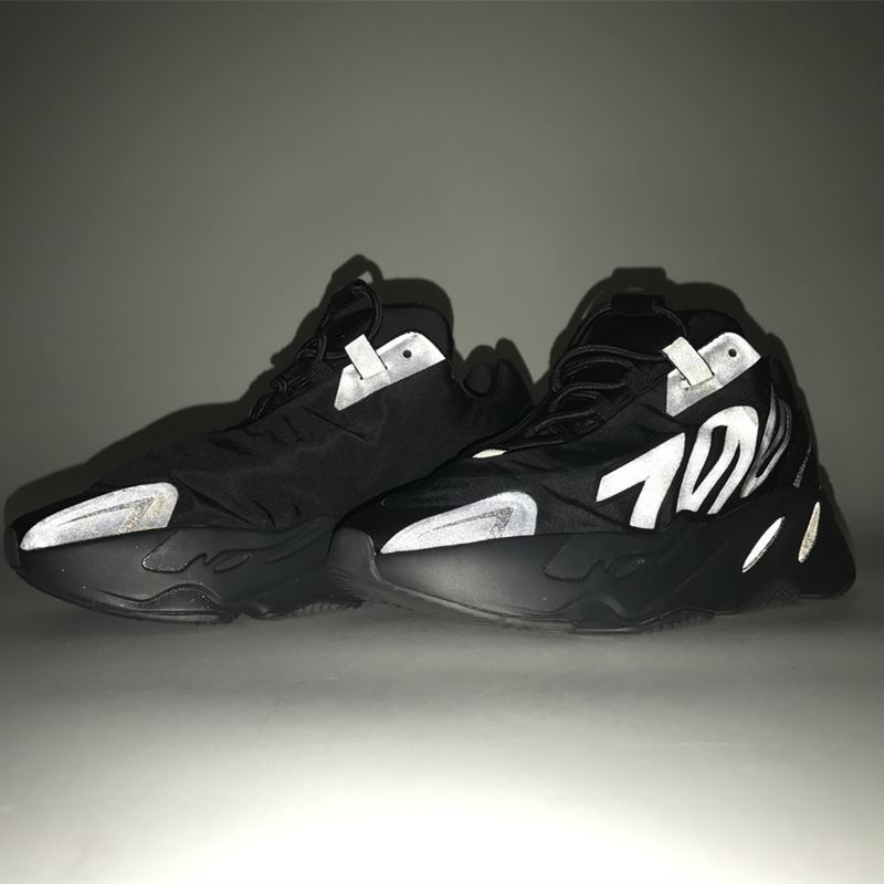 yeezy 700 mnvn real vs fake