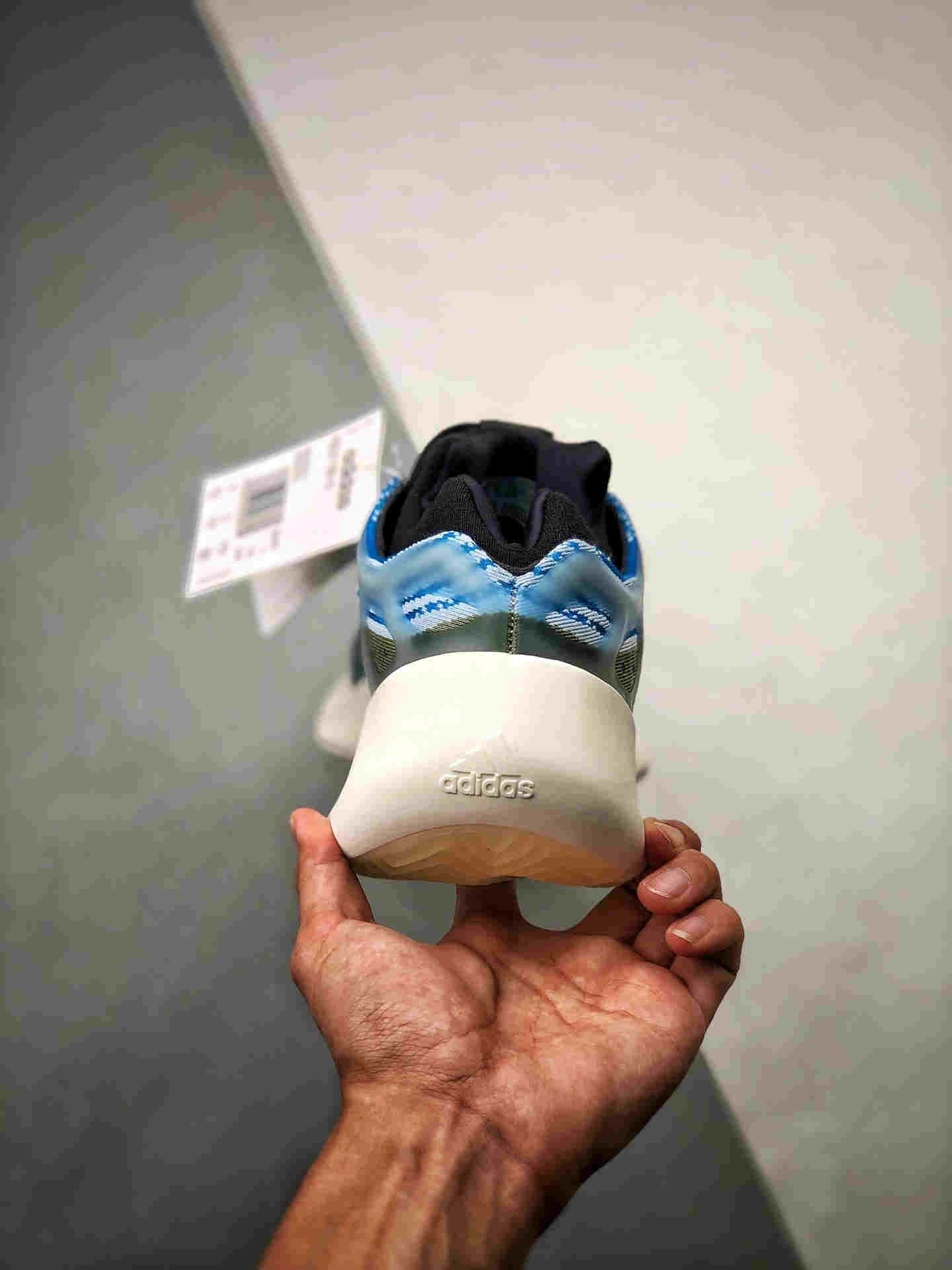 1:1 replica Yeezy 700 V3 Arzareth