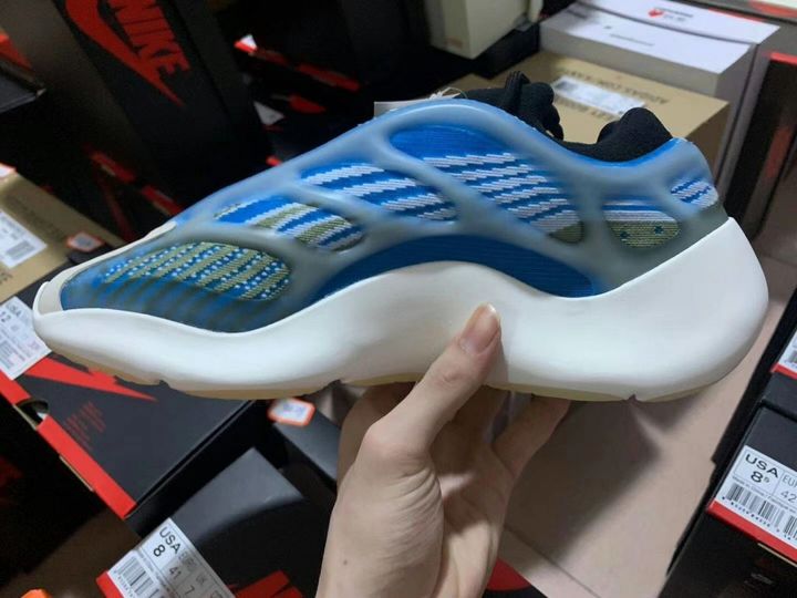 Yeezy 700 V3 Arzareth Fake 