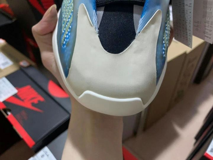 bad fake Yeezy 700 V3 Arzareth