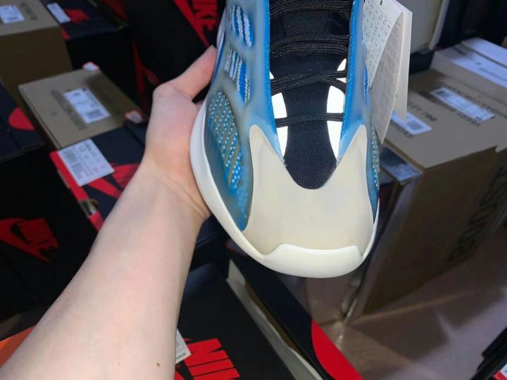 Yeezy 700 V3 Arzareth Fake