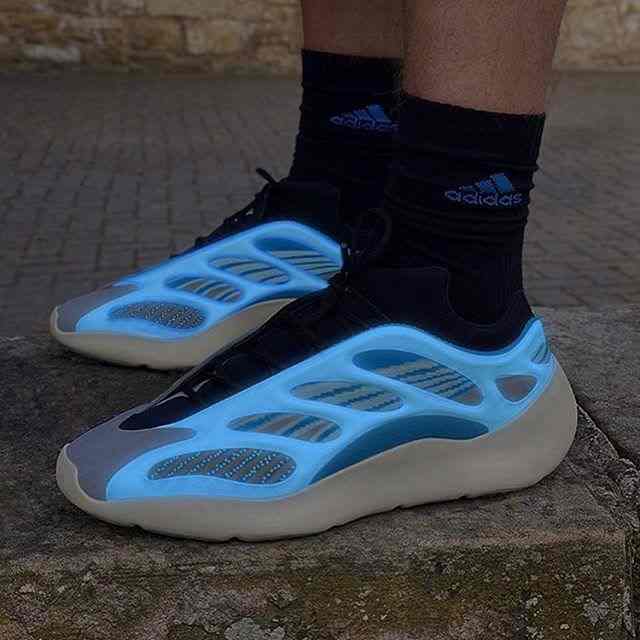 Yeezy 700 v3 Arzareth glow