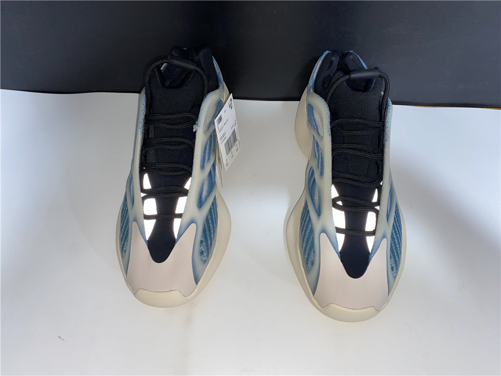 Yeezy 700 V3 Kyanite fake (1)