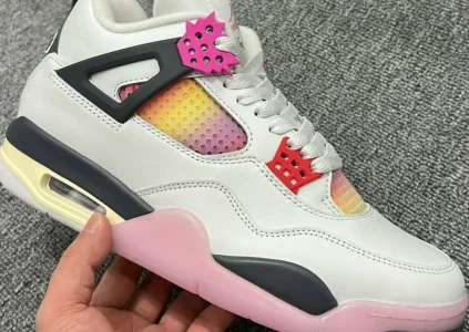Replica-Air-Jordan-4-“Comic”-sneakers
